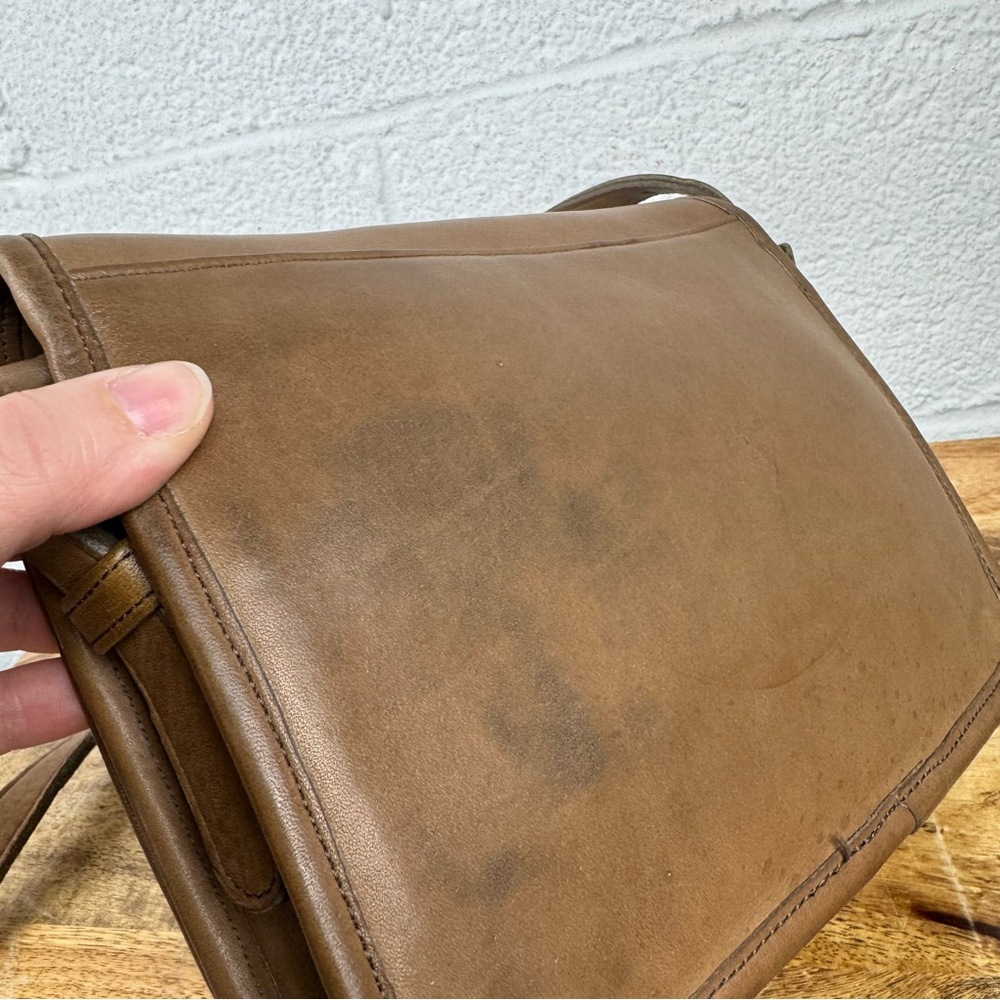 Vintage Coach Medium Saddle Pouch Crossbody Glove-Tanned Leather – Made in NYC - Picture 4 of 16